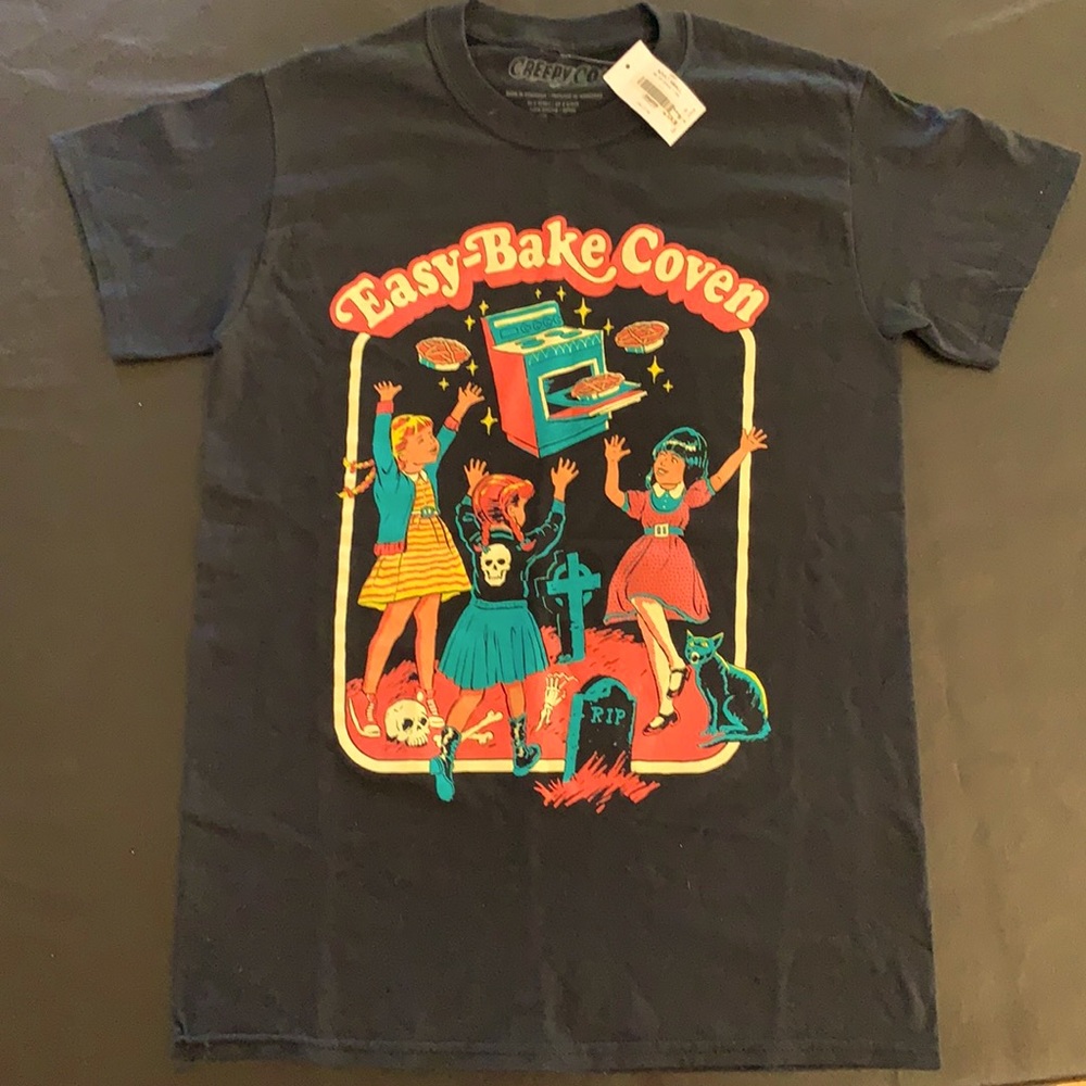 BNWT Graphic Tee Adult Small